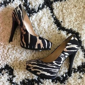 Guess pumps